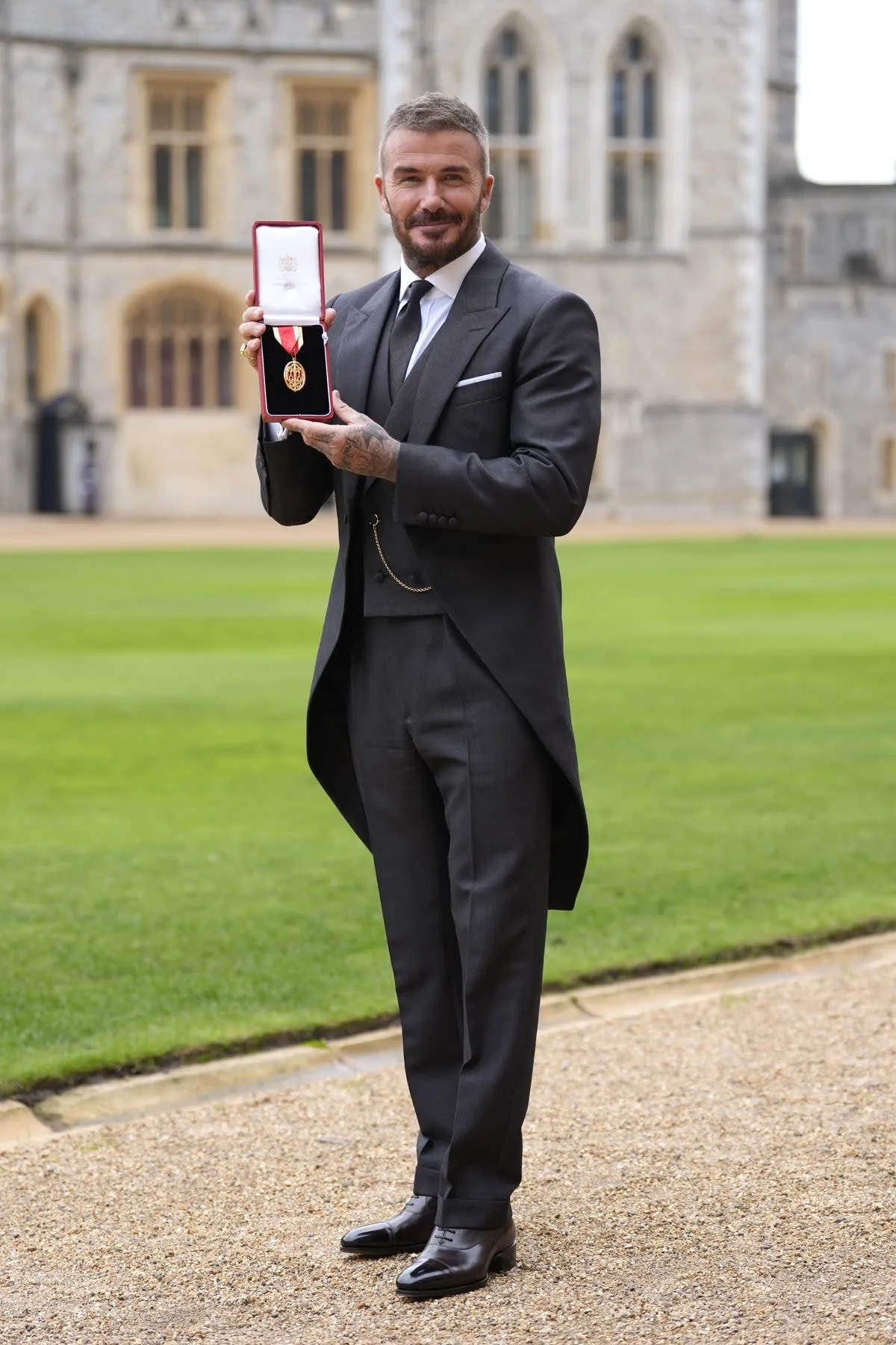 Ngài David Beckham gọi tước hiệu hiệp sĩ do Vua Charles trao tặng