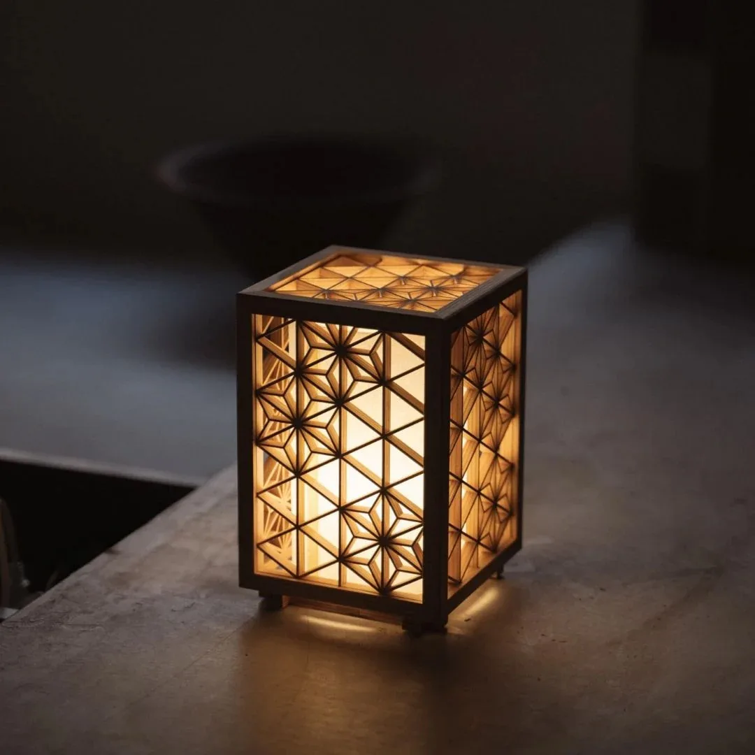 đèn kumiko đặt ở cửa ra vào