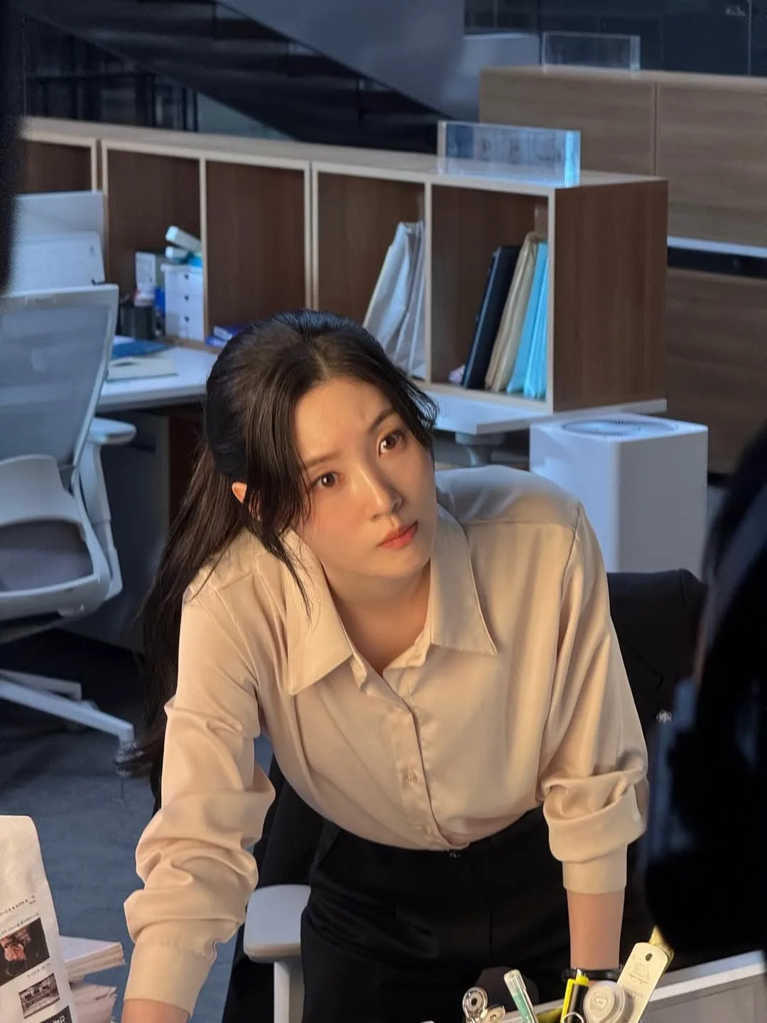 Jung Chae-yeon tối giản phụ kiện