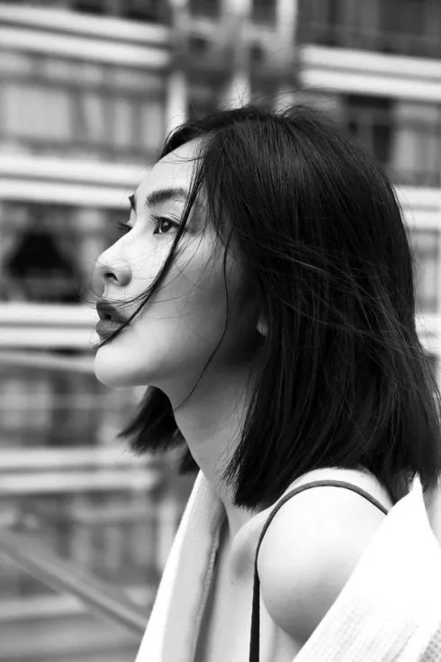Helly Tống, mái tóc lob ngắn đen huyền