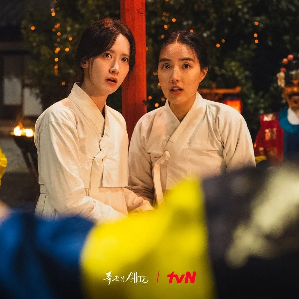 Yoon Seo-ah và Yoona trong phim Ngự Trù Của Bạo Chúa