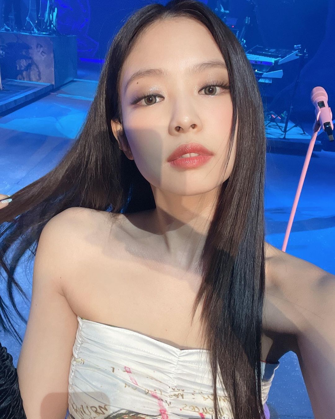 Jennie chụp selfie