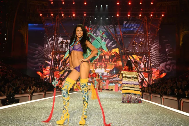 7 điều thú vị trong show diễn Victoria’s Secret Show 2016 - ELLE Việt Nam