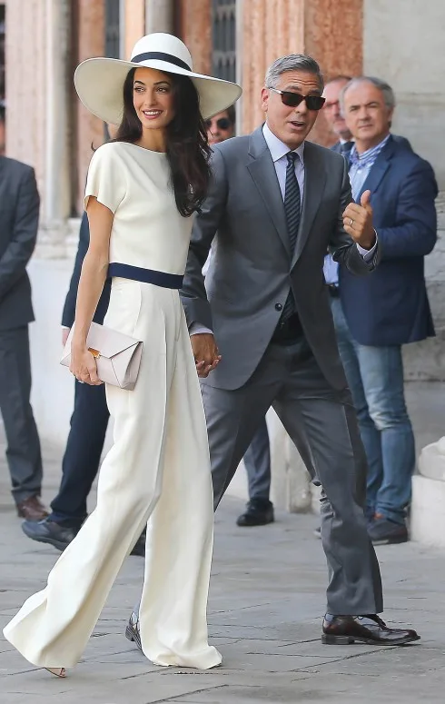 Amal thanh lịch trong trang phục của Stella McCartney