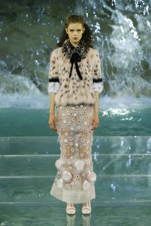 Lông thú là điều không thể thiếu trong những thiết kế của Fendi