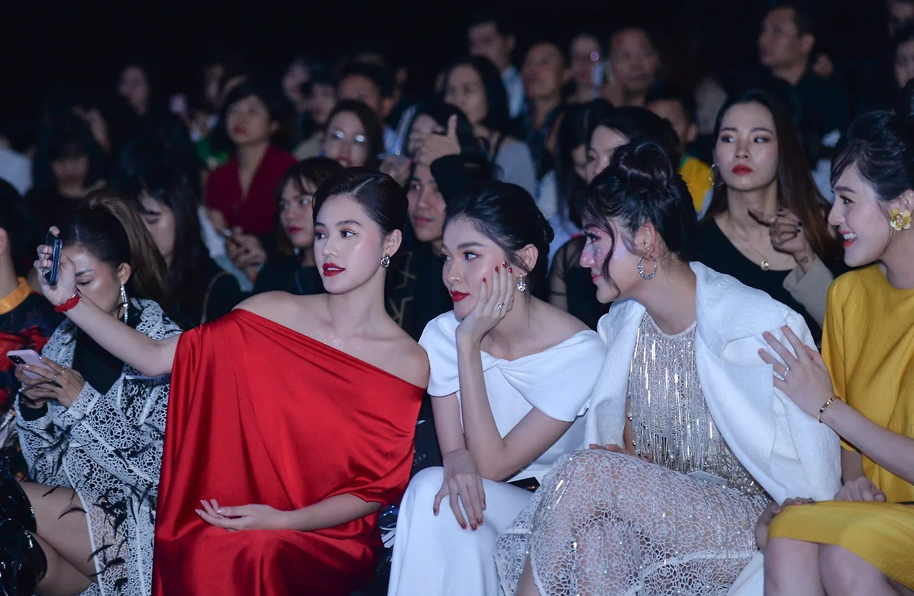Aquafina Vietnam International Fashion Week 2