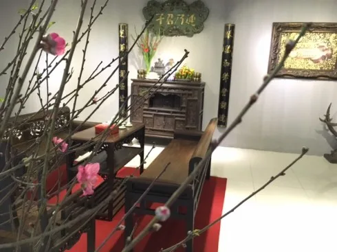 Không gian thờ cúng đượm màu Tết xưa.