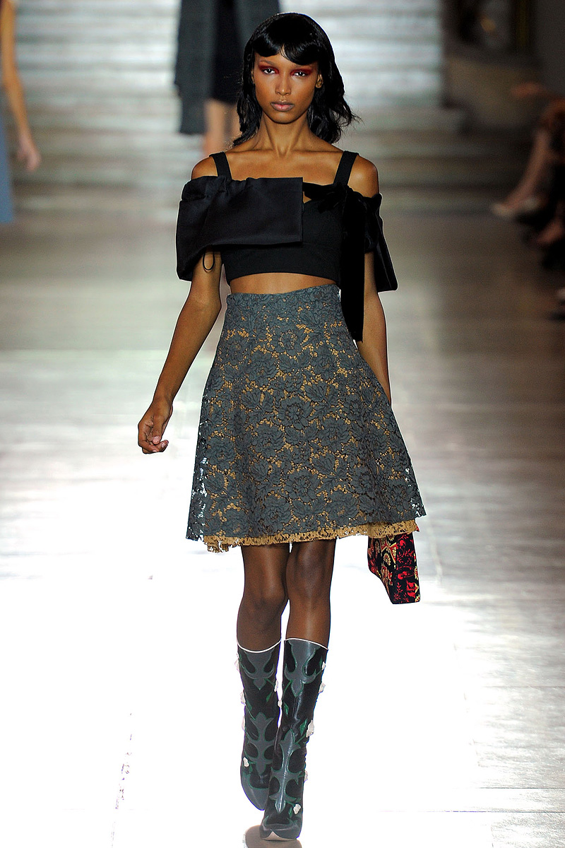 Thiên thần Victoria's Secret Jasmine Tookes trên sàn catwalk.