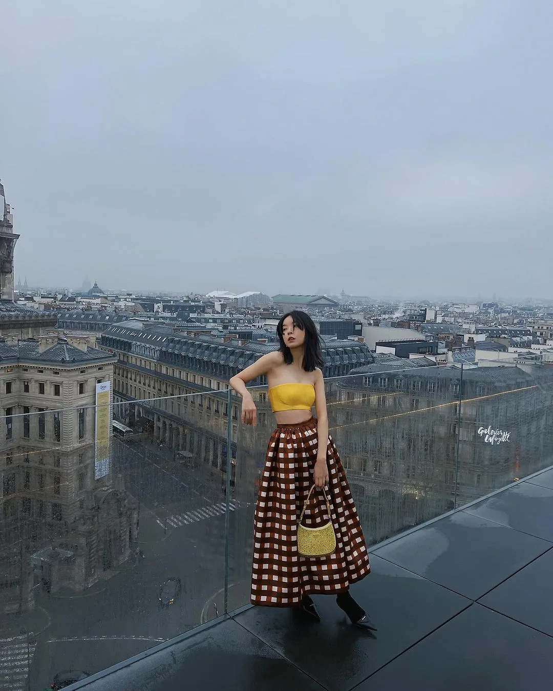 tube top phối chân cháy midi