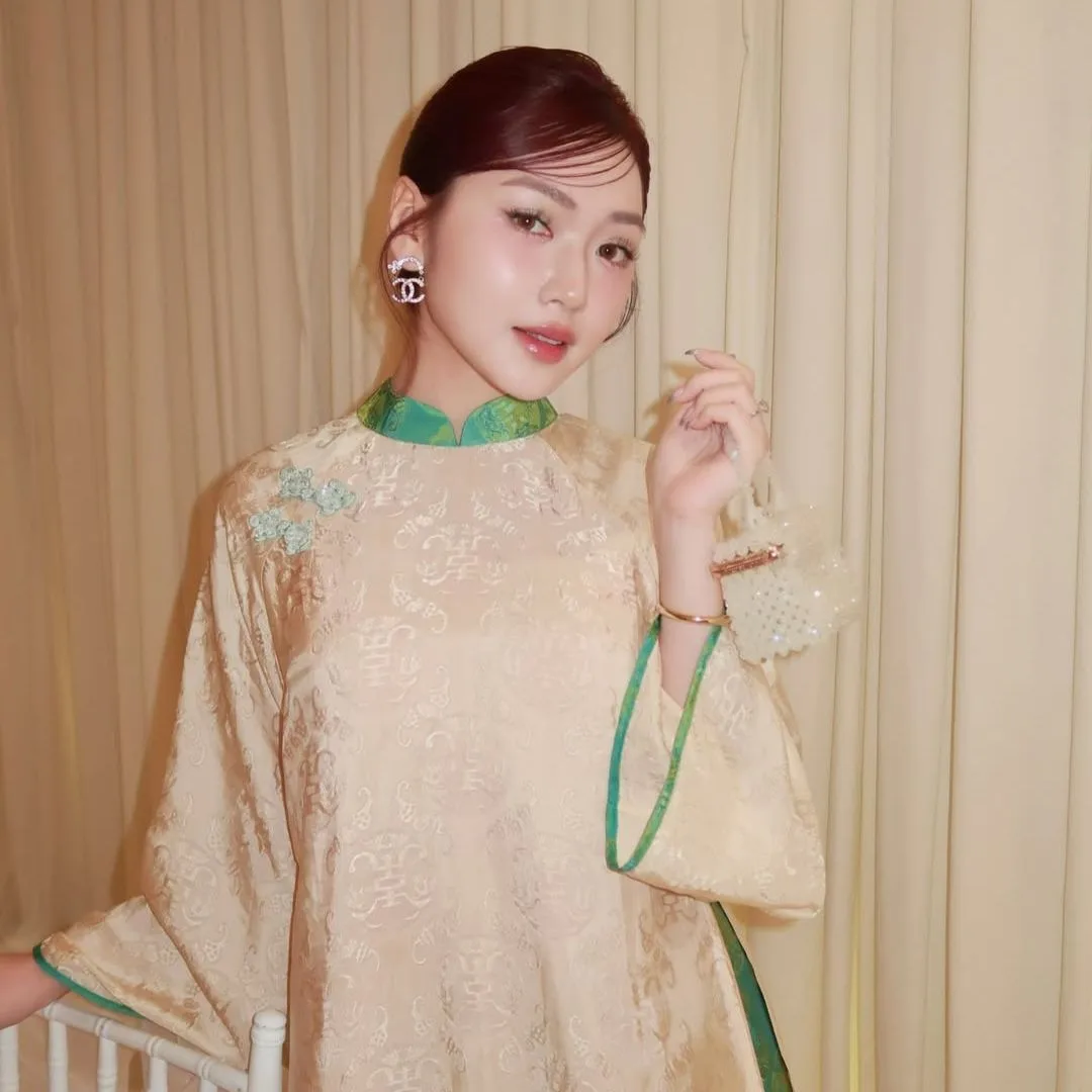 Chloe Nguyễn rạng rỡ trong chiếc áo dài tết 2026