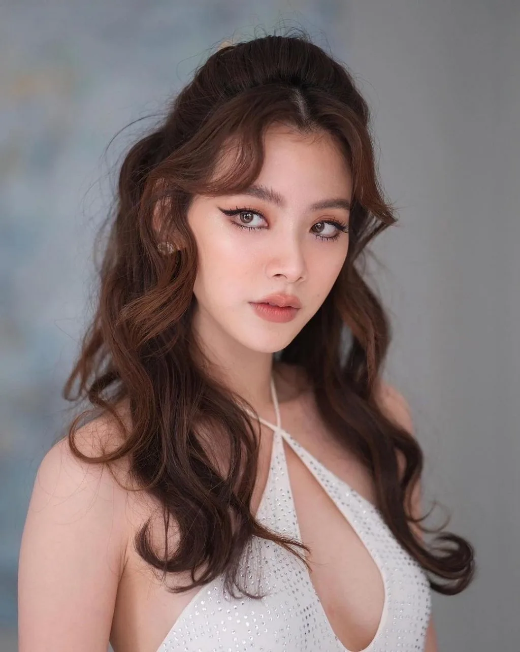 Baifern với mái tóc phồng bồng bềnh. Baifern với mái tóc phồng bồng bềnh.
