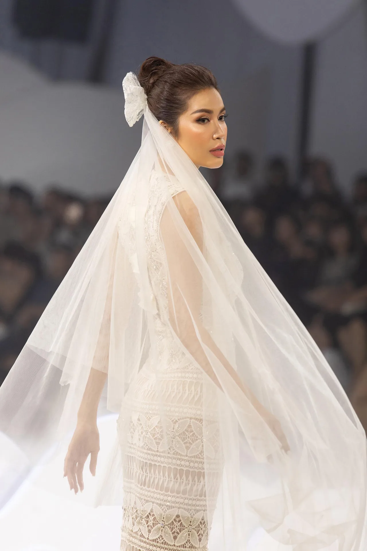 BST váy cưới Decos Bridal Fall 2020 của NTK Nguyễn Phương đông cùng vedette siêu mẫu Minh Tú