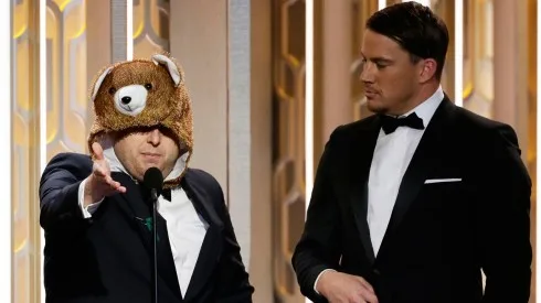 NBC's "73rd Annual Golden Globe Awards" - Show Cặp đội 21 Jump Street, Channing Tatum và Jonah Hill tái hợp trên sân khấu trong buổi lễ Quả Cầu Vàng nhằm xướng tên Nữ diễn viên xuất sắc nhất. Lần này, Jonah Hill không còn là anh mà là chú gấu nổi tiếng trong The Renevant. Trong bài phát biểu, "chú gấu" còn hài hước bày tỏ sự tủi thân và trách Leonardo Dicaprio đã giành hết mọi sự chú ý: "Các anh trao mọi thứ cho nam diễn viên chính, còn diễn viên phụ (là tôi) thì chỉ làm nền mà thôi." Màn kịch này có lẽ được truyền cảm hứng từ những bức ảnh chế đang làm mưa làm gió trong cộng đồng mạng vừa qua, cho rằng chú gấu cũng xứng đáng được nhận một giải thưởng vì diễn xuất nhập tâm của mình.