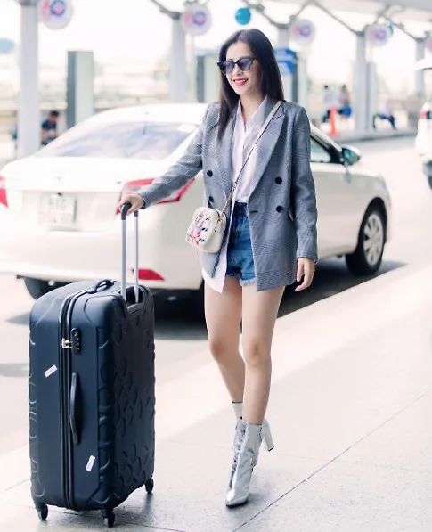 Gợi ý street style cùng giày boots cho mùa Thu-Đông 2017 từ các fashionista Việt Gợi ý street style cùng giày boots cho mùa Thu-Đông 2017 từ các fashionista Việt