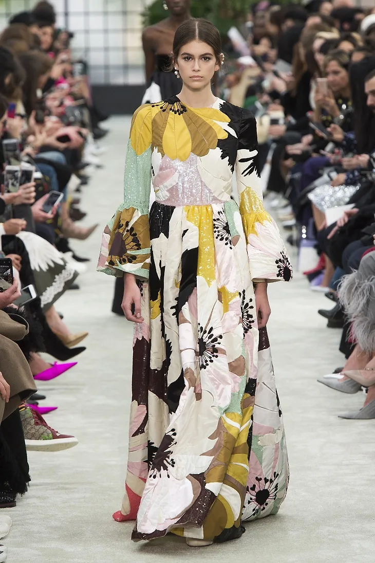 ELLE Việt Nam - Say trong giấc mơ mùa hạ cùng “khu vườn địa đàng” của Valentino 2018 (1) ELLE Việt Nam - Say trong giấc mơ mùa hạ cùng “khu vườn địa đàng” của Valentino 2018 (1)
