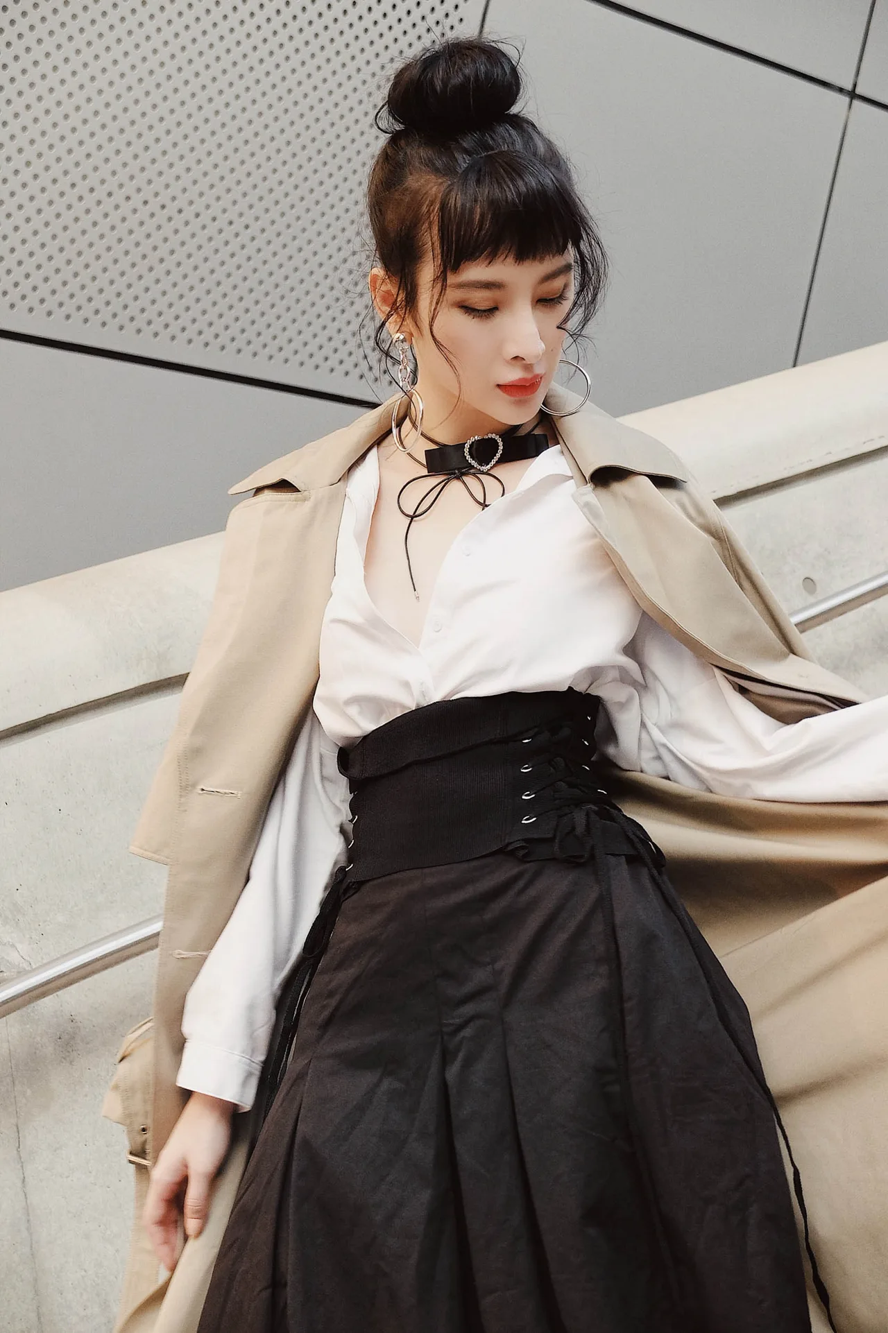Angela-Phuong-Trinh-Ao-so-mi-IT-Girl-Coat-Dang-Hai-Yen-2