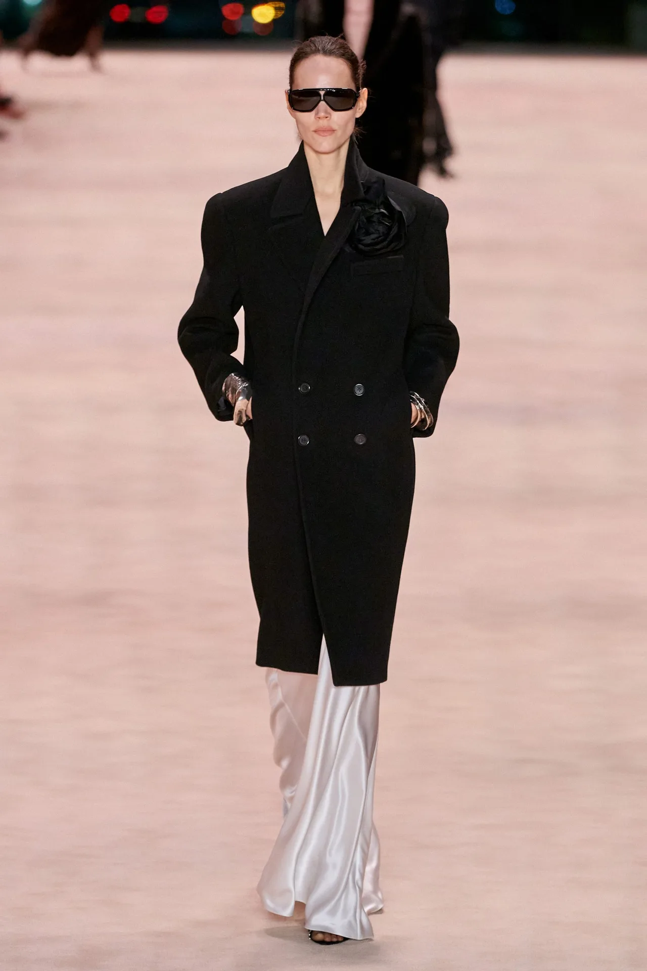 Saint Laurent ready-to-wear mùa Đông 2022 Look 6