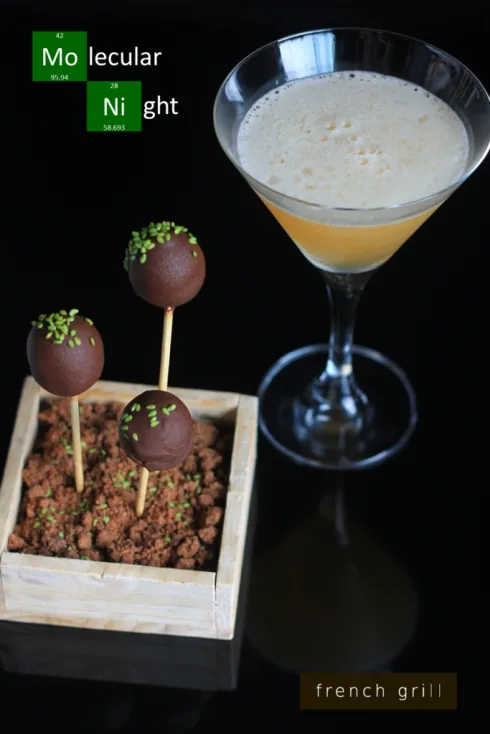 Gan ngỗng được bọc bằng kẹo socola, rắc wasabi cô đặc, vị ngọt và vị ngậy sẽ hòa quyện với nhau.
