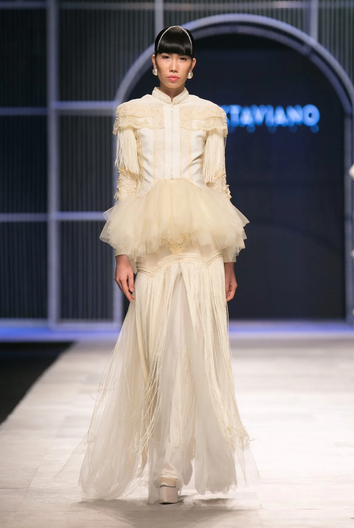 BST Thu-Đông 2016 của NTK Priyo Oktaviano