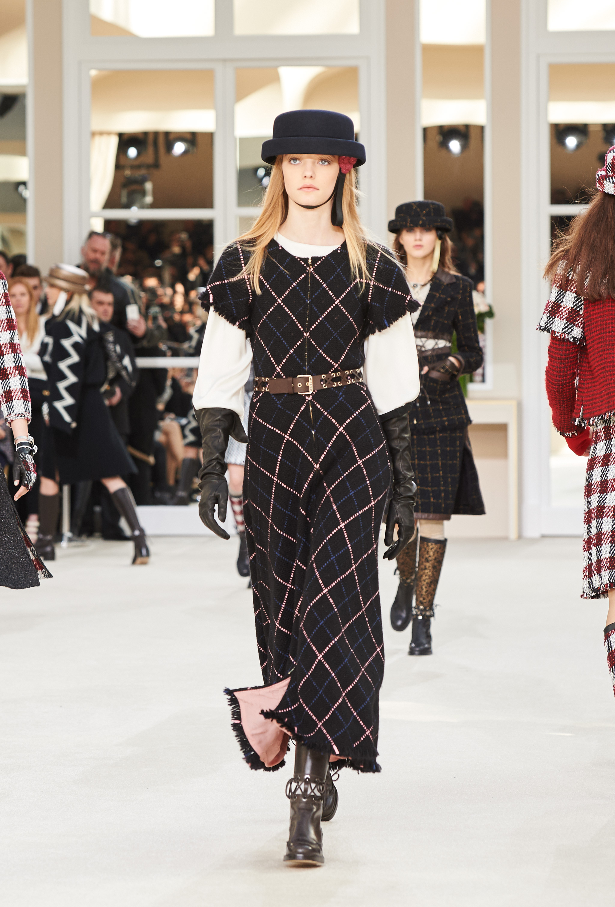 Bộ sưu tập Chanel Thu Đông 2016 ELLE VIETNAM