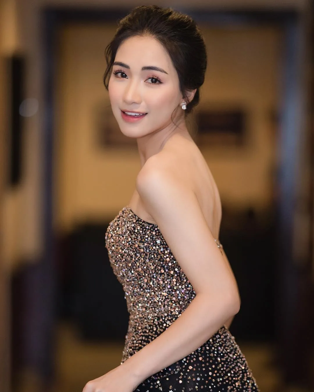 Tóc búi - Kiểu tóc đơn giản cho ngày Tết.