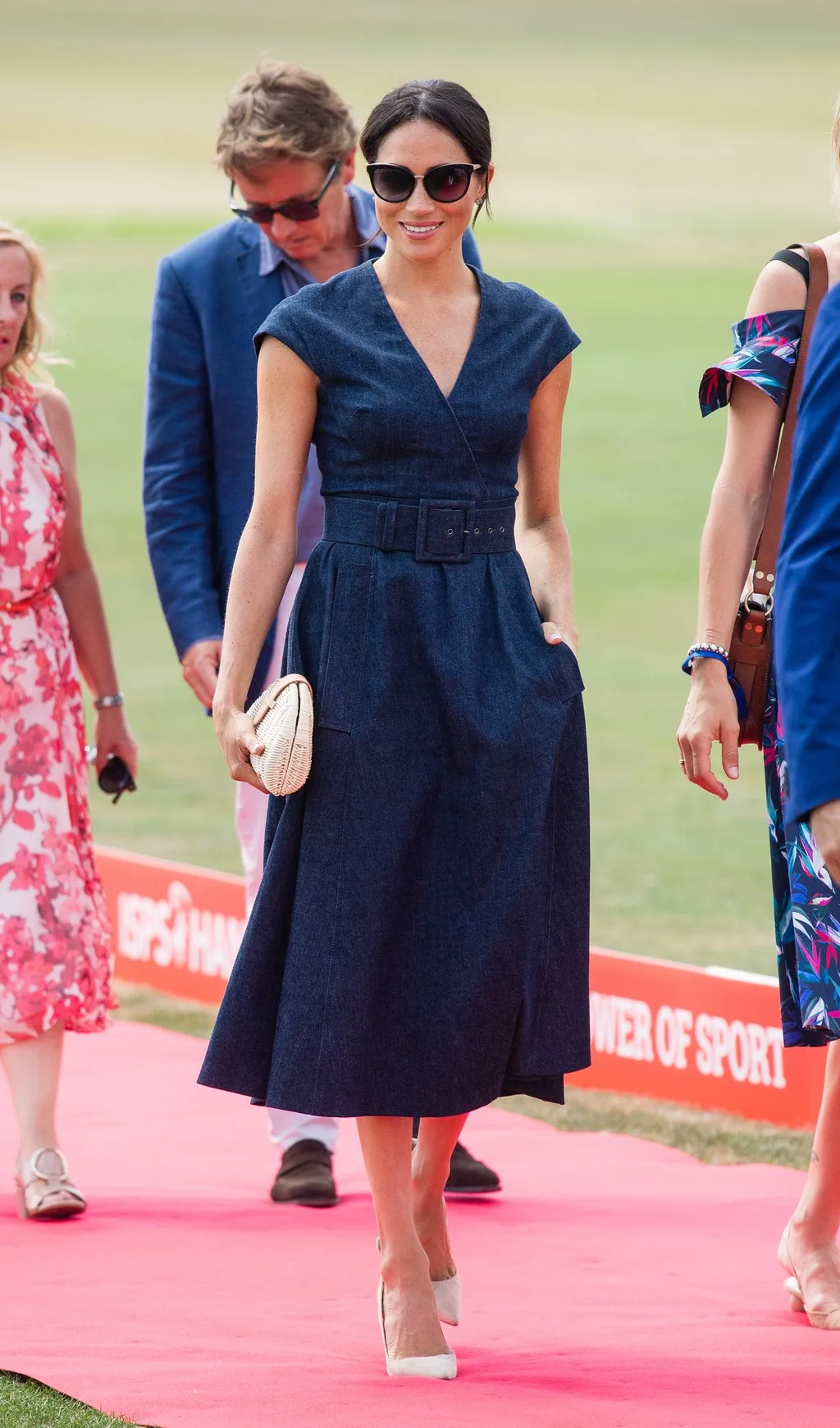 phong cách thời trang Meghan Markle 22 phong cách thời trang Meghan Markle 22