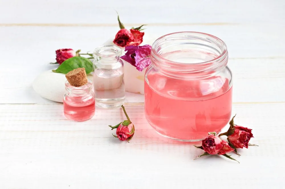 Nước hoa hồng dưỡng ẩm da