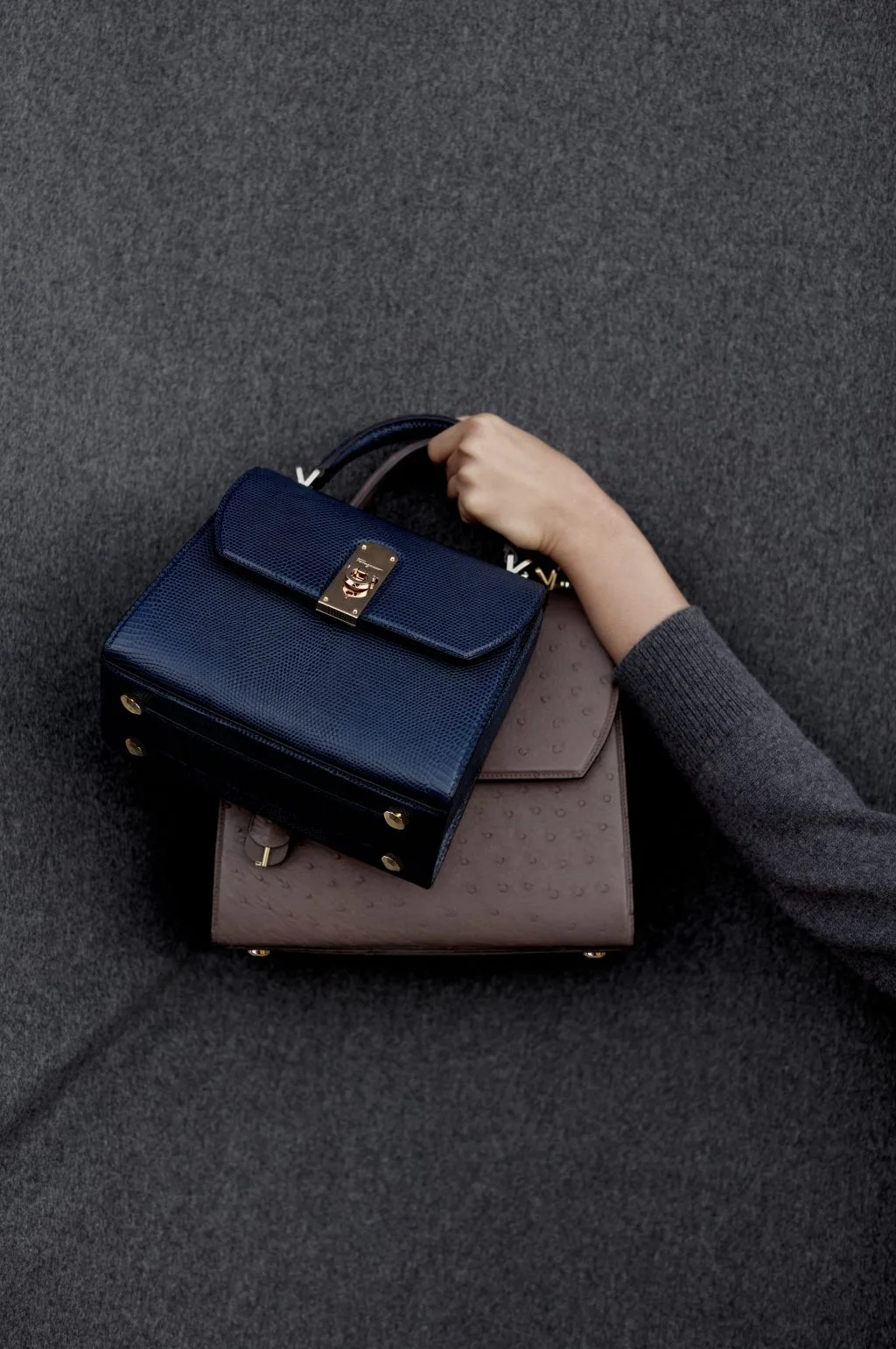 túi xách boxyz salvatore ferragamo màu đen và màu nâu