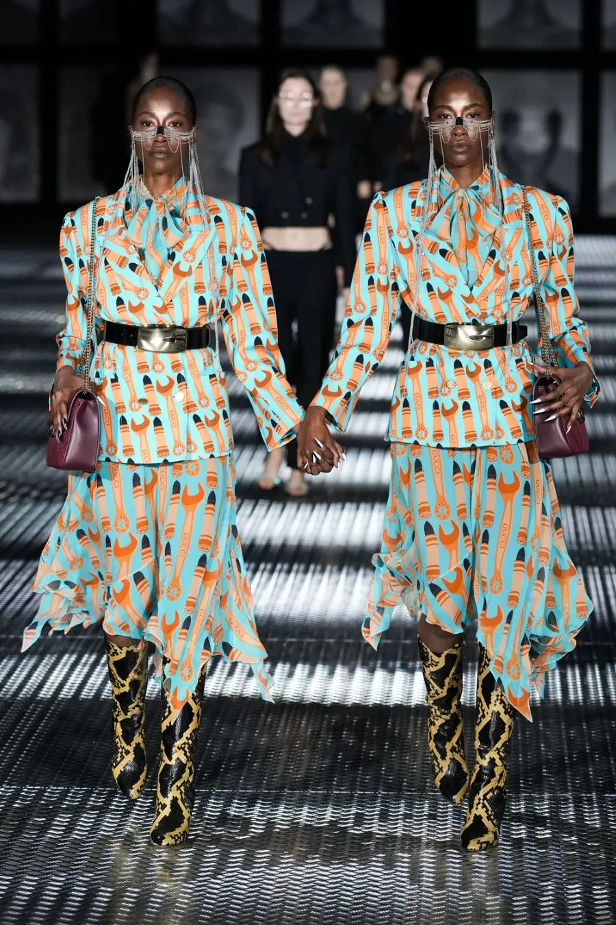 GG xuân hè 2023 look 19