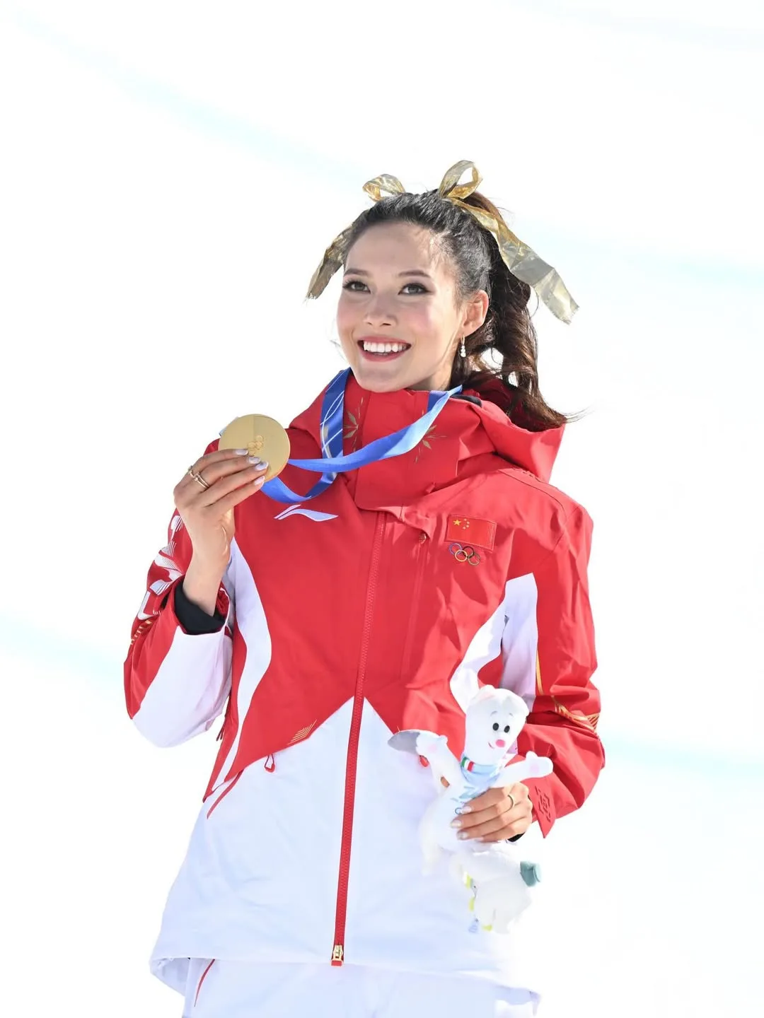 Eileen Gu (Cốc Ái Lăng) thời trang trượt tuyết