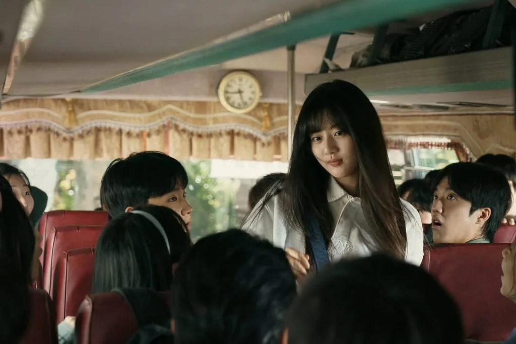 Shin Eun-soo thử phong cách mới với mái tóc thẳng dài