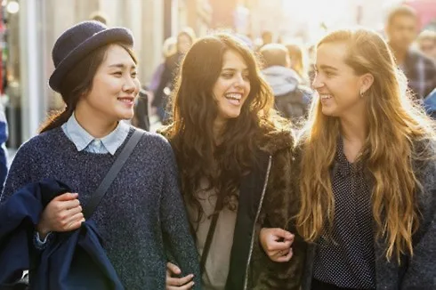 thay đổi thói quen khi đi du học và định cư nước ngoài - heading image - elle vietnam
