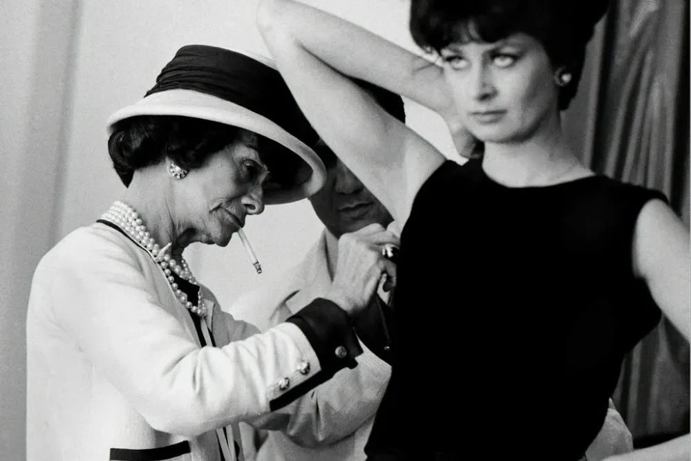 Câu nói hay của Coco Chanel - Douglas Kirkland