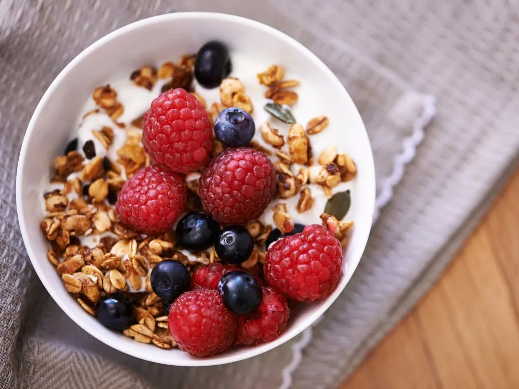 Công thức granola ăn sáng cùng sữa chua giúp hỗ trợ tiêu hóa, rất tốt cho giảm cân Công thức granola ăn sáng cùng sữa chua giúp hỗ trợ tiêu hóa, rất tốt cho giảm cân.