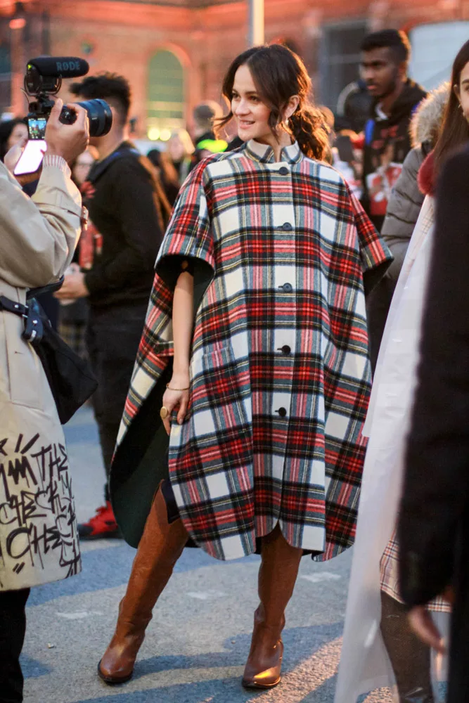 Kẻ caro cổ điển từ street style Tuần lễ thời trang London Thu - Đông 2018 Kẻ caro cổ điển từ street style Tuần lễ thời trang London Thu - Đông 2018