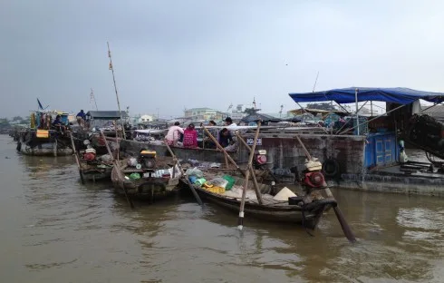 Tàu thuyền san sát