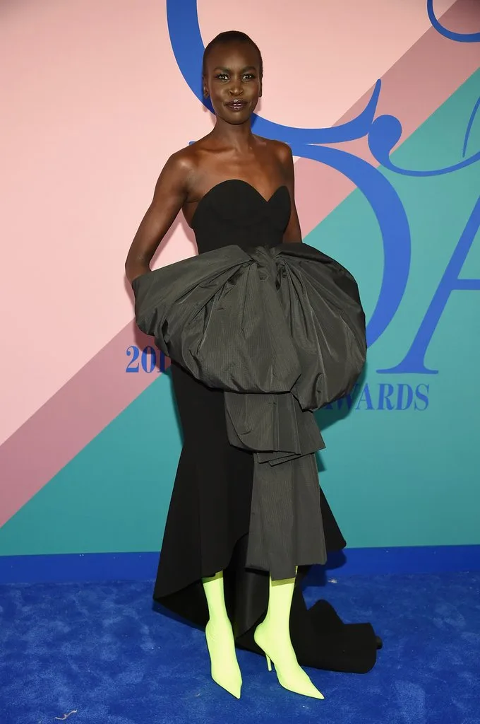 Siêu mẫu kiêm NTK Alek Wek với chiếc đầm và đôi giày ấn tượng