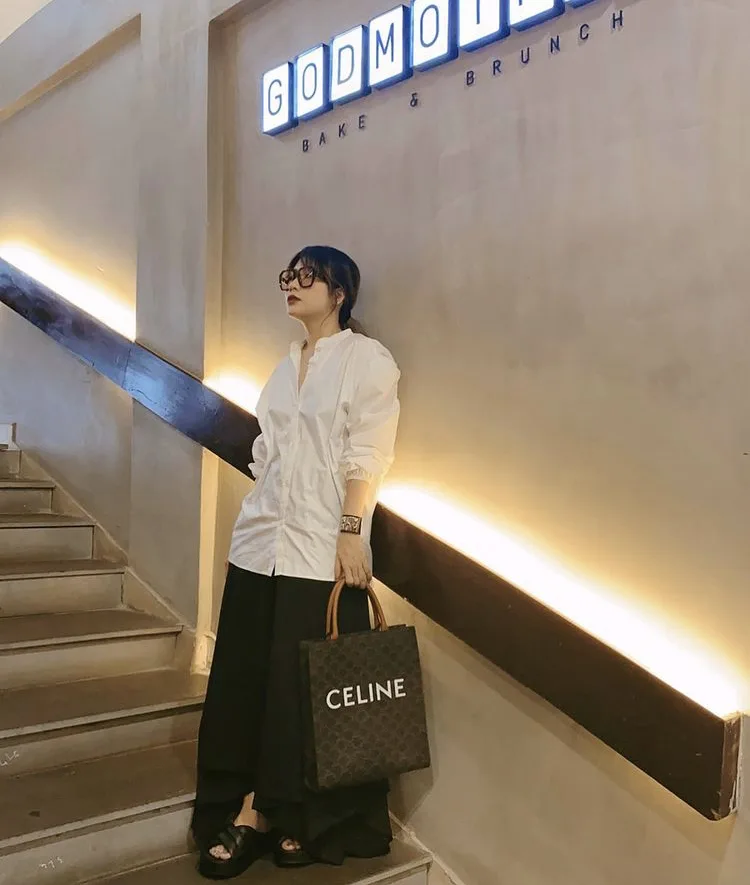 Áo sơ mi tay phồng phong cách casual chic