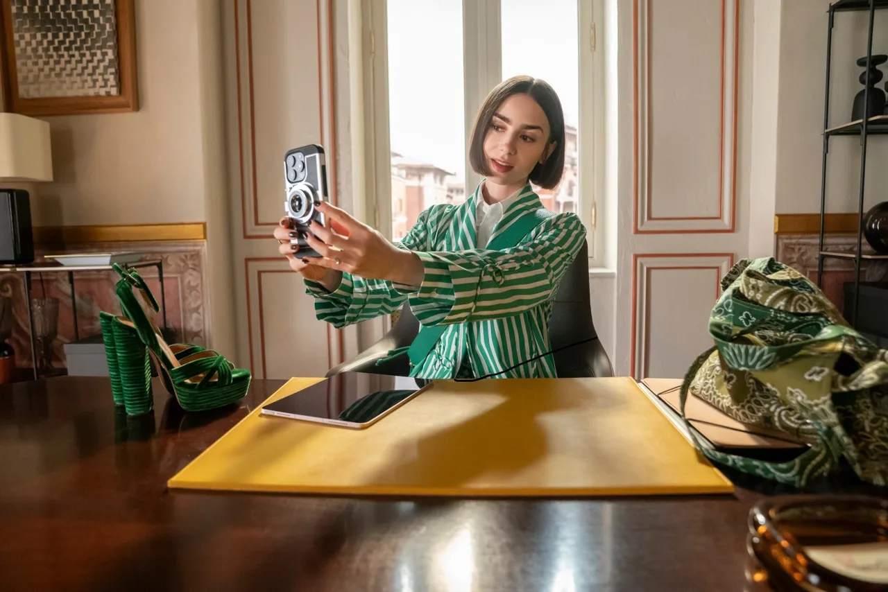 Emily In Paris. Lily Collins as Emily in Emily In Paris. Cr. Caroline Dubois/Netflix © 2025