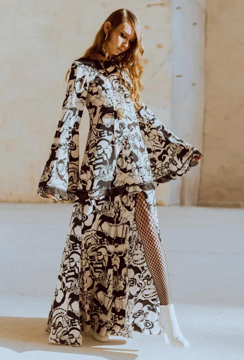 trang phục váy in họa tiết và logo chìm Chanel show Chanel 2022