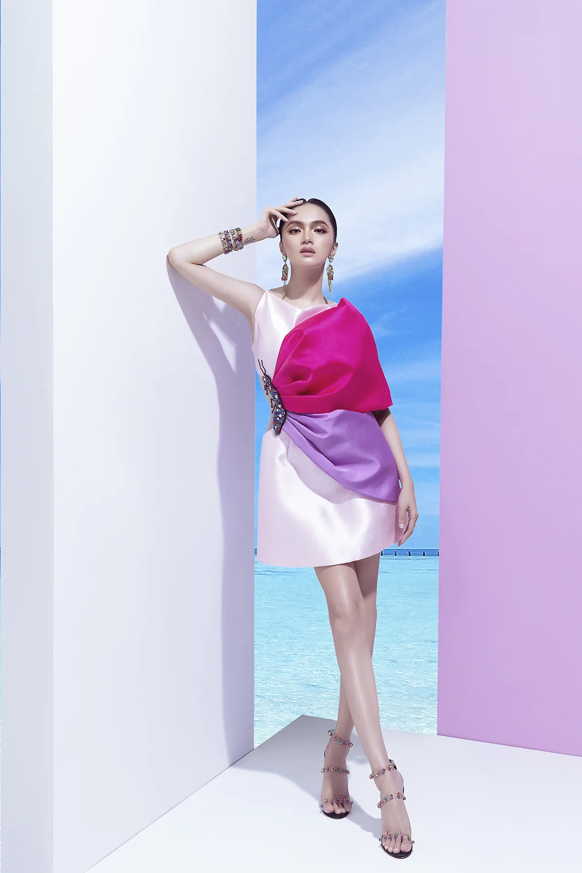 hoa hậu hương giang bộ ảnh marky aterlier đầm trắng hồng tím