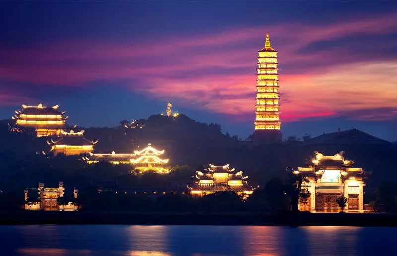 chùa bái đính về đêm