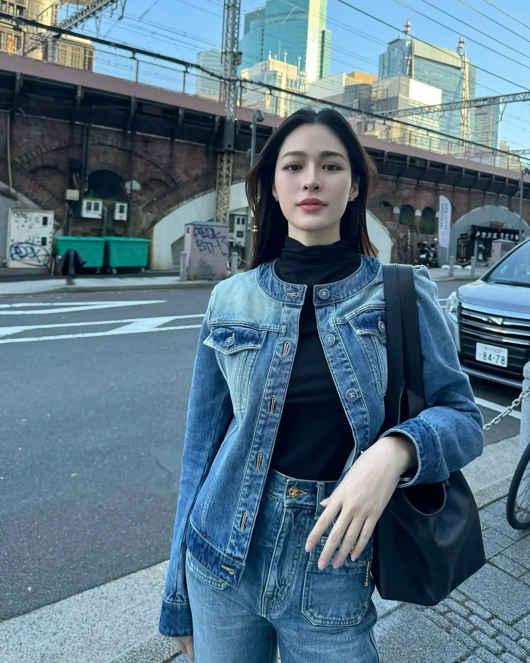 lingorm diện áo khoác denim