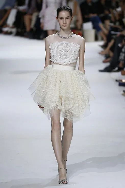 Một thiết kế khác trong BST của Giambattista Valli 