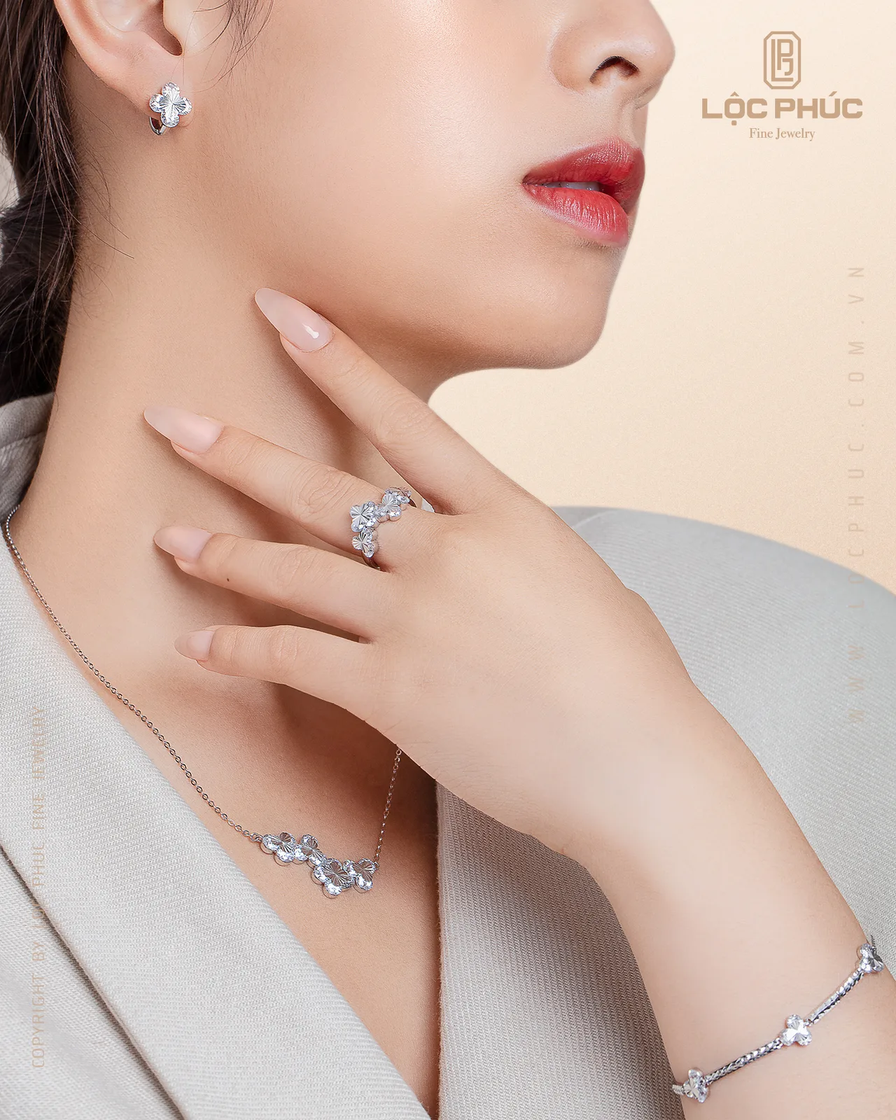 phụ kiện hình cánh hoa Lộc Phúc Fine Jewelry