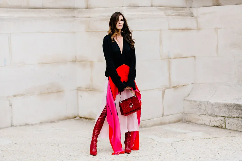 Street style Paris Xuân - Hè 2018: Sắc màu nồng ấm lên ngôi Street style Paris Xuân - Hè 2018: Sắc màu nồng ấm lên ngôi