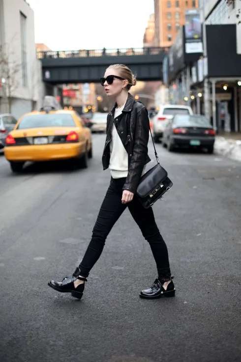Áo khoác da và quần jeans sẽ là bộ đôi tuyệt vời dành cho những chuyến du lịch bụi Áo khoác da và quần jeans sẽ là bộ đôi tuyệt vời dành cho những chuyến du lịch bụi