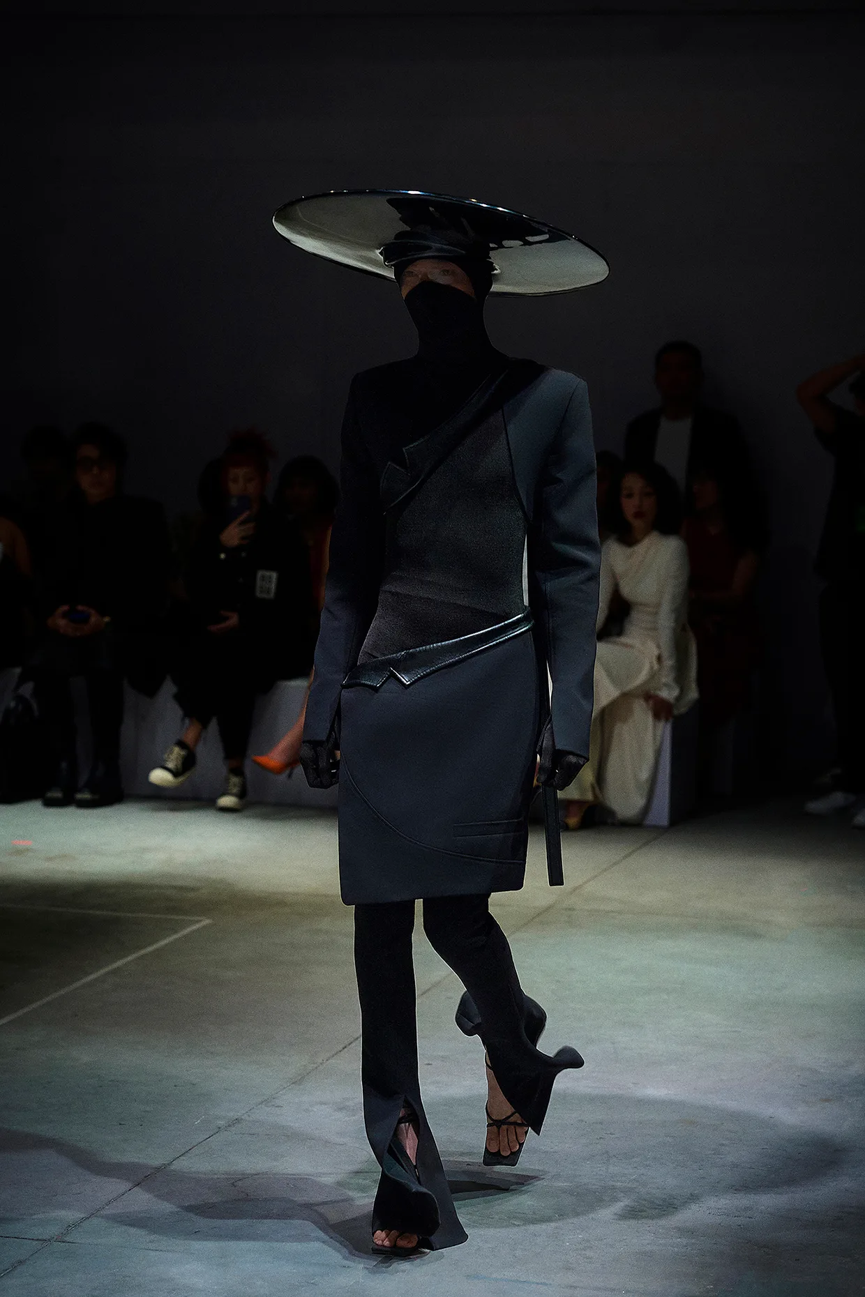 BST INFLOWING của NTK Cường Đàm look 38