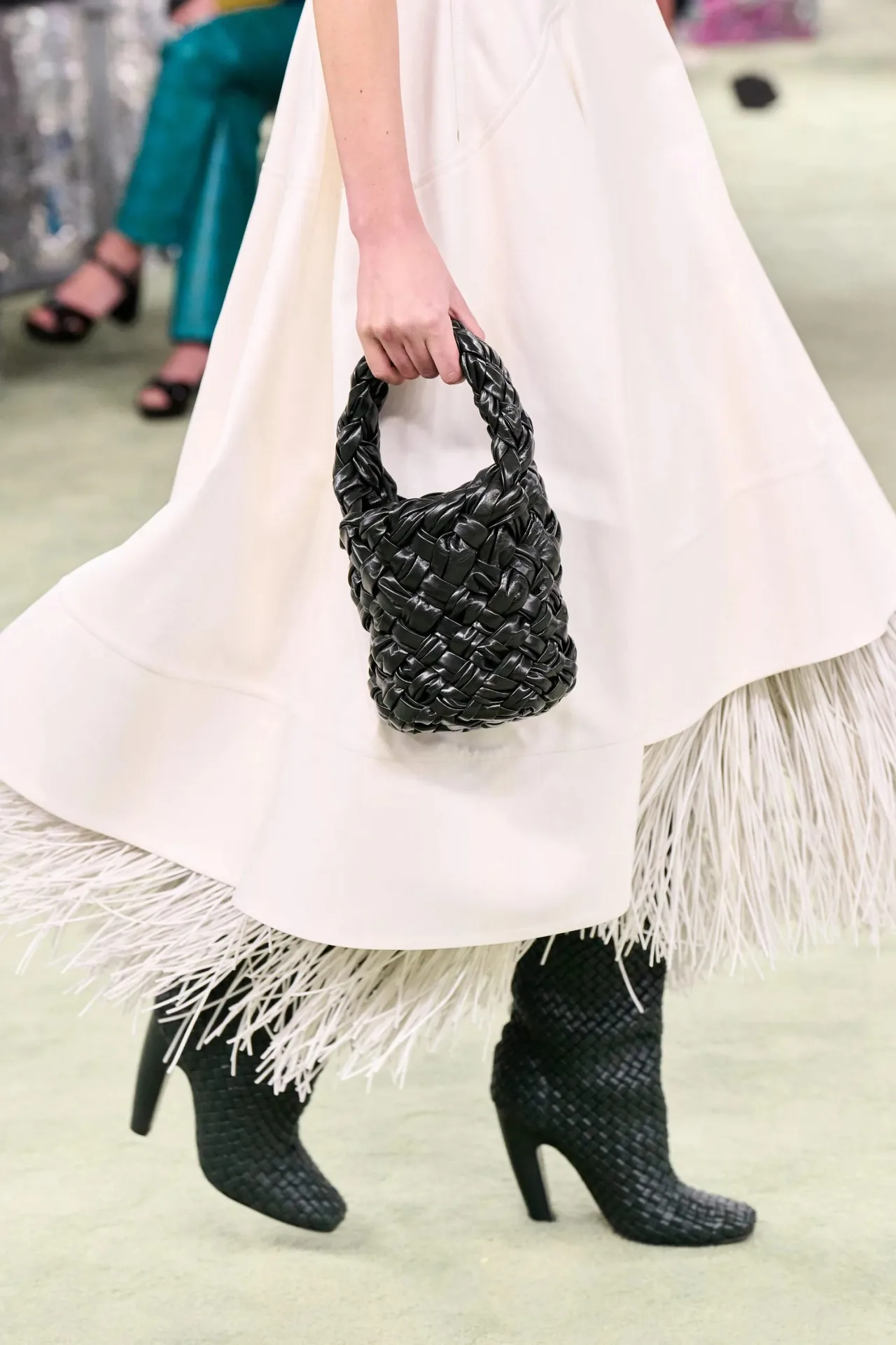túi bucket da bottega veneta thu đông 2022