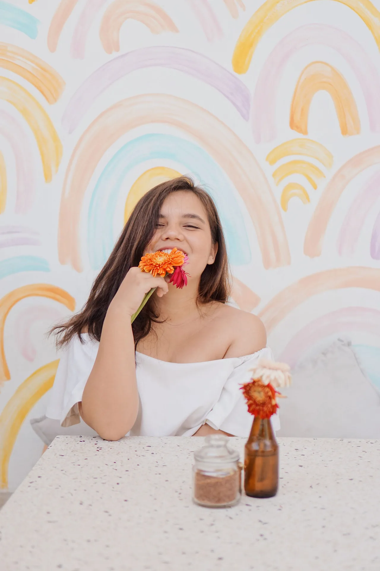 Cô gái cung hoàng đạo Song Tử vui tươi